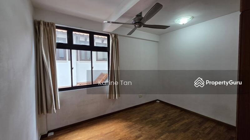 Semi-Detached for Rent: Holland, D10, 276000