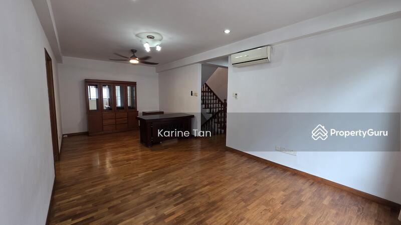 Semi-Detached for Rent: Holland, D10, 276000