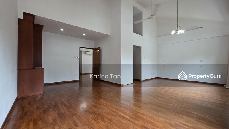 Semi-Detached for Rent: Holland, D10, 276000