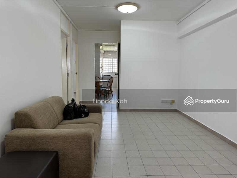 Prop-GPT: HDB Flat: D27 Yishun 784 Yishun Avenue 2