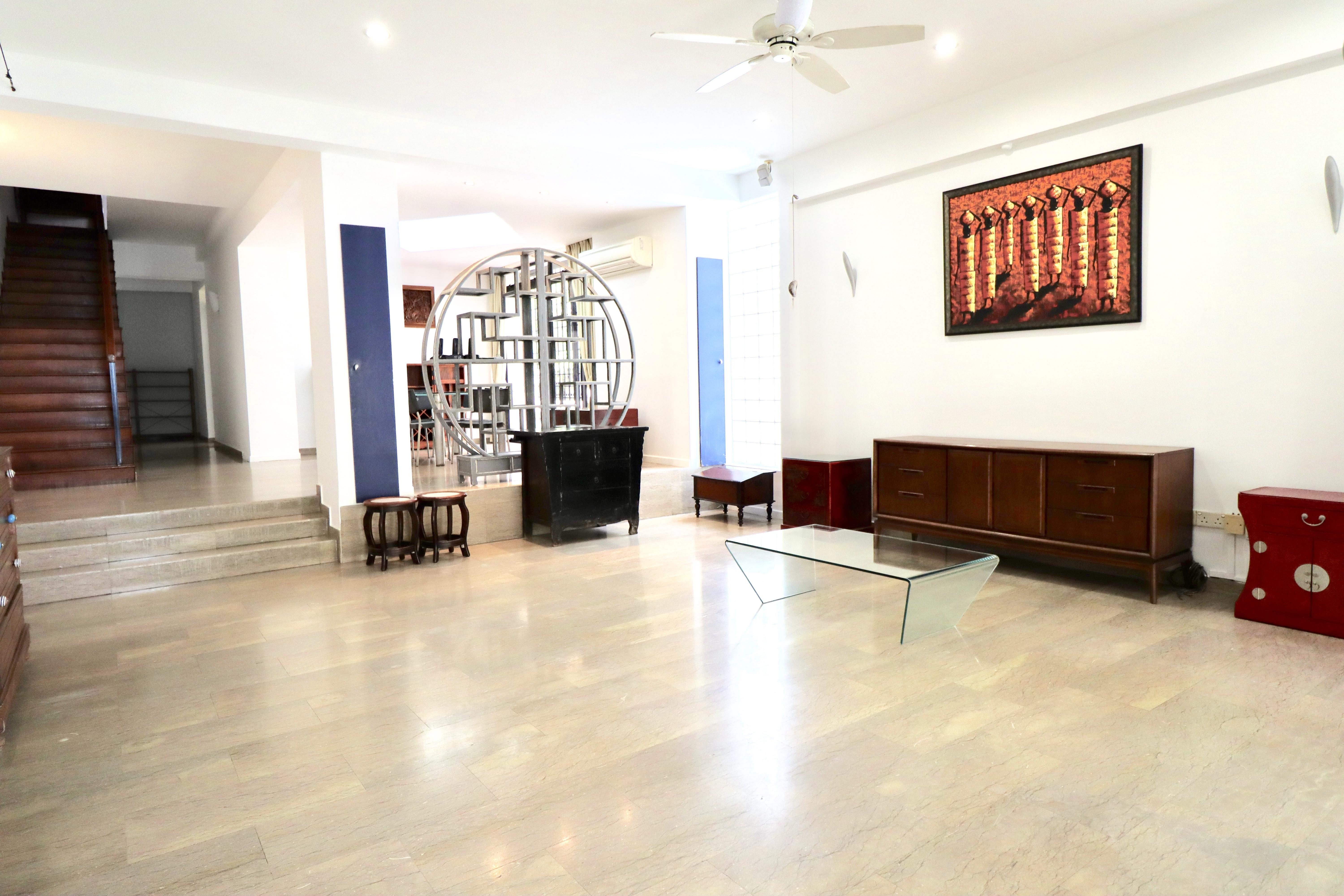 Prop-GPT: Semi-Detached: D05  Jubilee Road