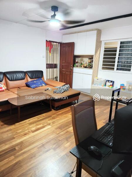 Prop-GPT: HDB Flat: D19 Hougang 337 Hougang Avenue 7