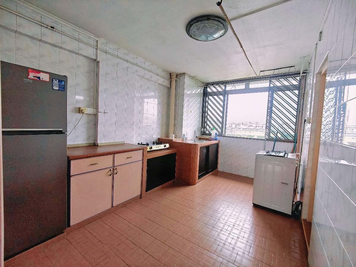 18 Eunos Crescent HDB Apartment For Rent, $2,800, 2 Bed 1 Bath 753 sqft $3.72 psf