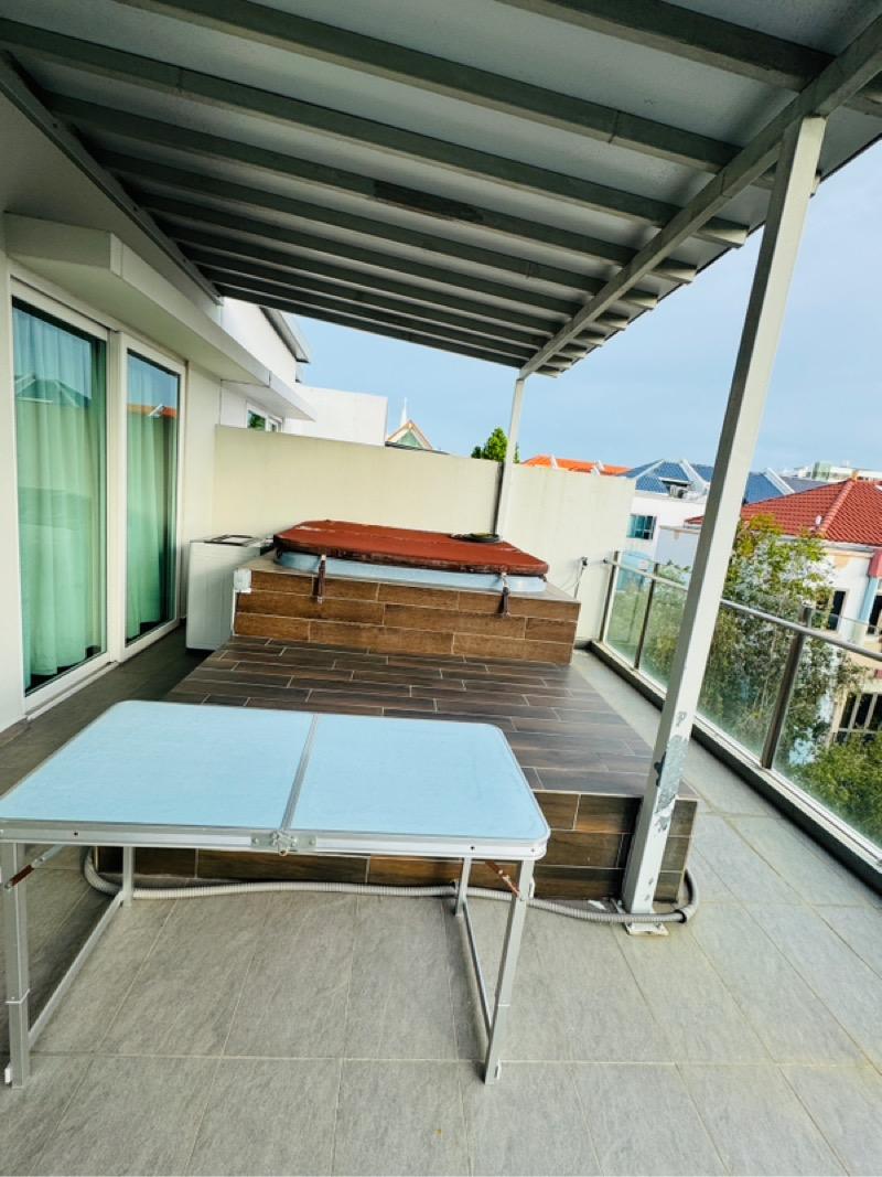 East Village Condominium Room Rental, $2,499, 1 Bed 1 Bath 600 sqft $4.17 psf