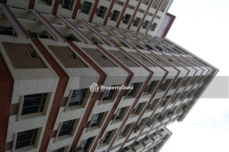 305 Tampines Street 32