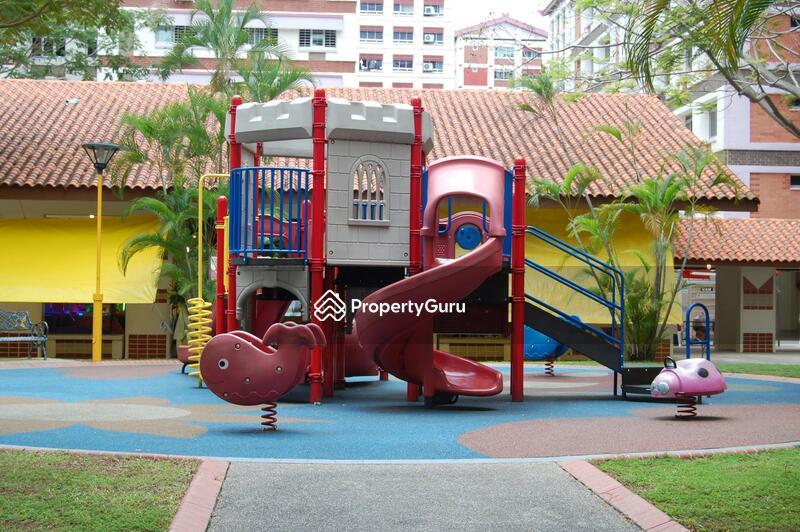 305 Tampines Street 32