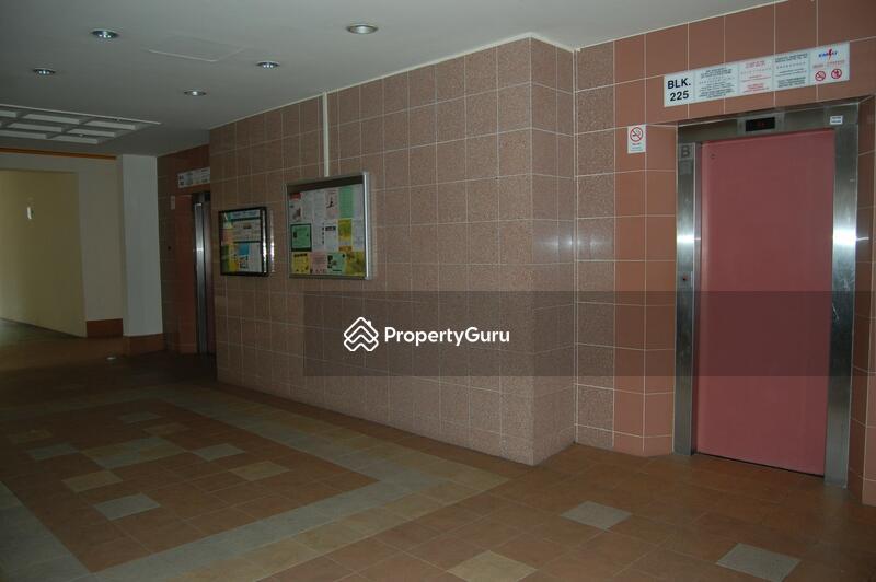 225 Pasir Ris Street 21