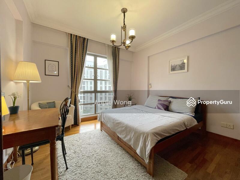 Prop-GPT: Condominium: D22 Boon Lay Condo Master Bedroom @ Lakeside MRT