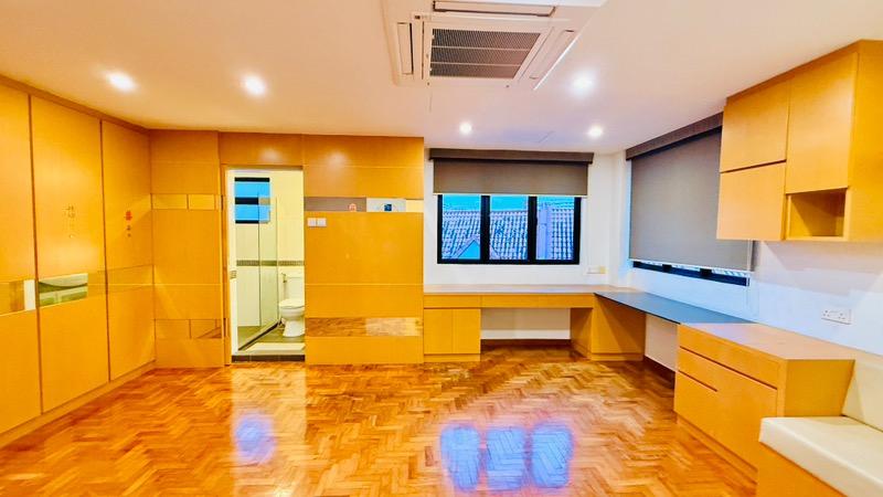 Prop-GPT: Corner Terrace: D19 Serangoon Spacious garden patio All ensuites with granny room