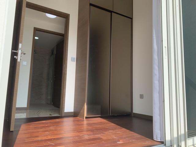 Queens Peak Condominium For Rent, $4,700, 2 Bed 2 Bath 775 sqft $6.06 psf