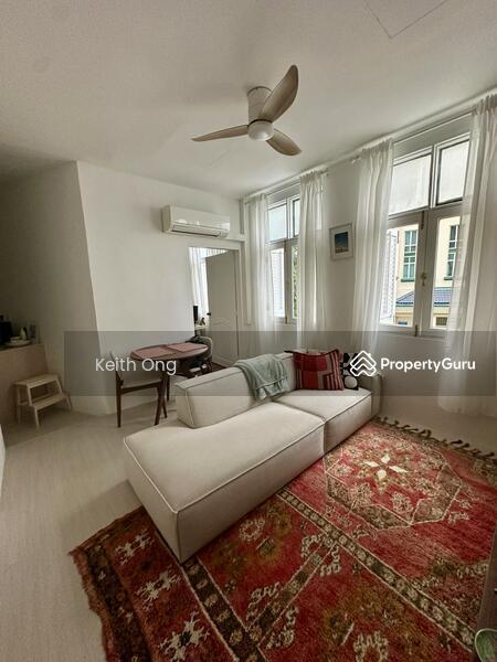 Prop-GPT: Walk-up Apartment: D02  Gemmill lane