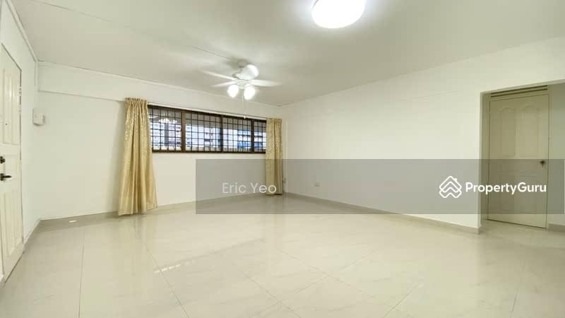 Prop-GPT: HDB Flat: D19 Hougang 324 Hougang Avenue 5