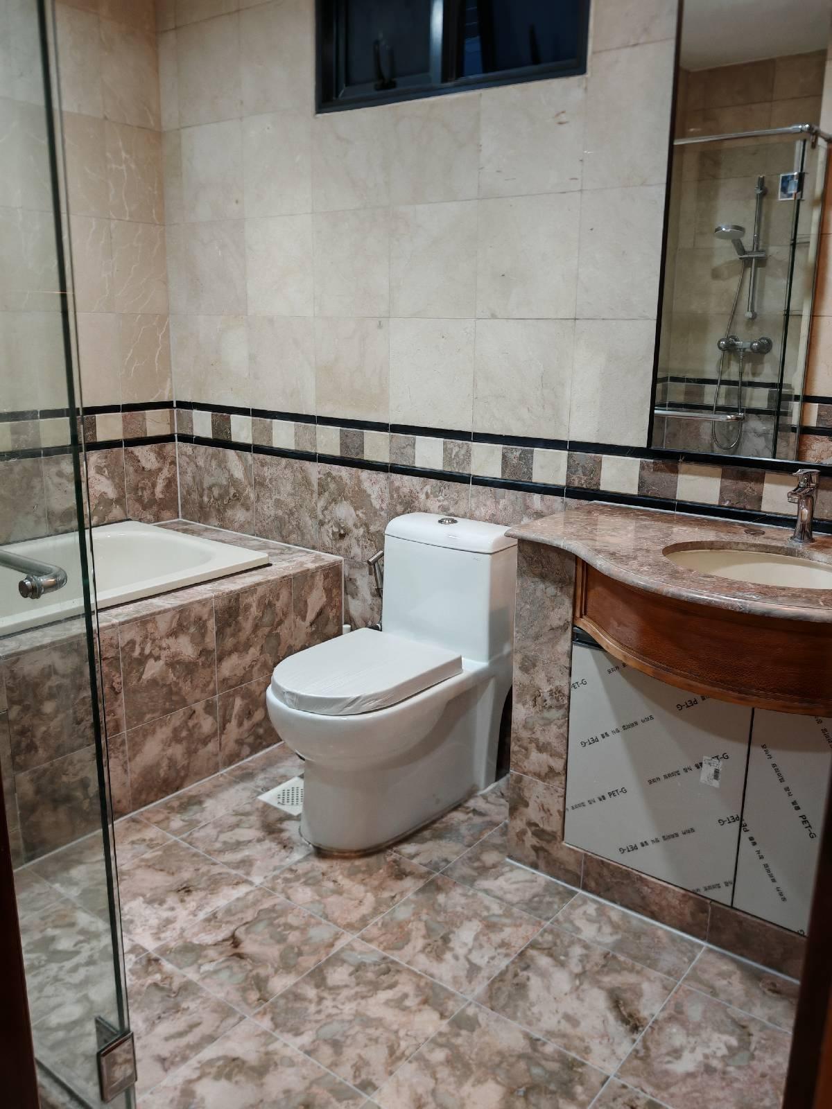 Glendale Park Condominium For Rent, $5,800, 3 Bed 3 Bath 1,313 sqft $4.42 psf