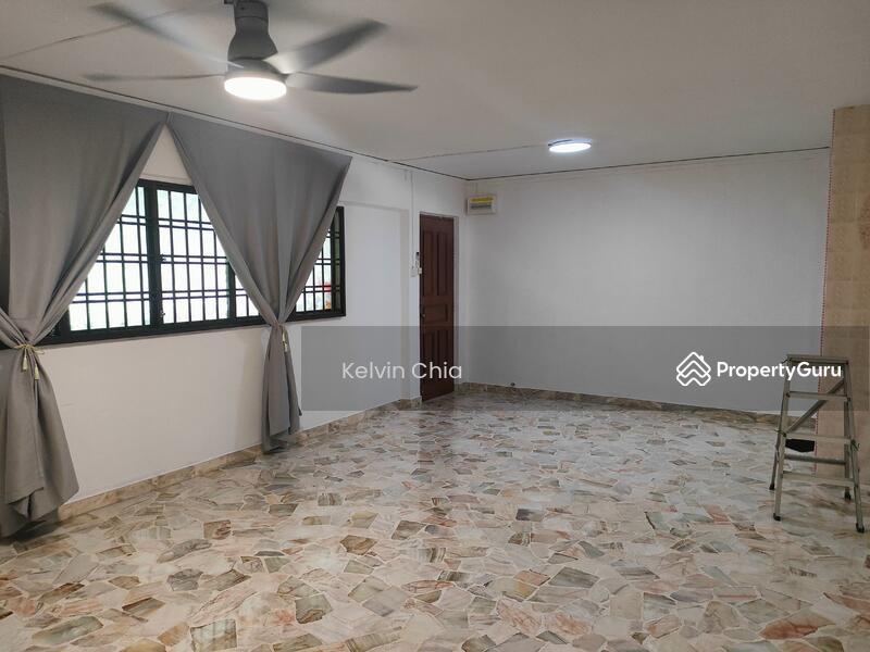 Prop-GPT: HDB Flat: D18 Tampines 165 Tampines Street 12