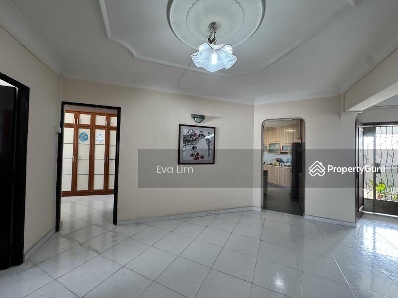 Prop-GPT: HDB Flat: D23 Bukit Batok 203 Bukit Batok Street 21