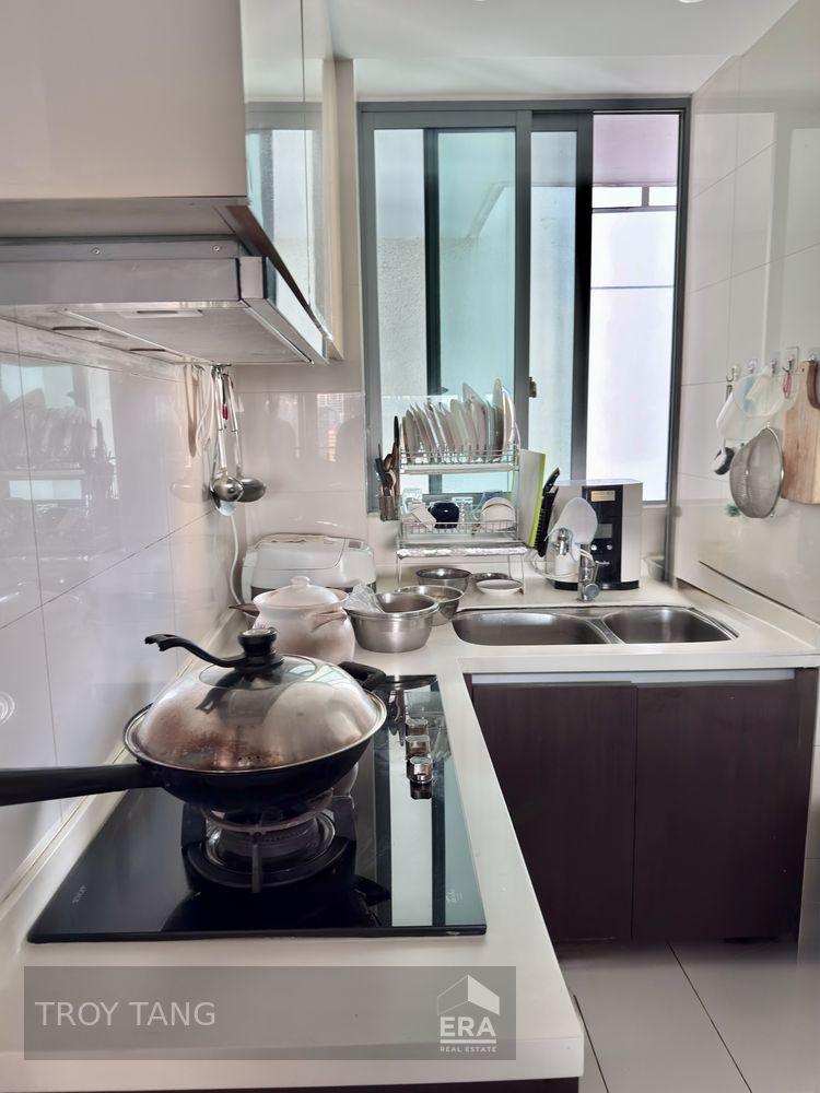 Condominium for Rent: Dakota Crescent, D14, 399937