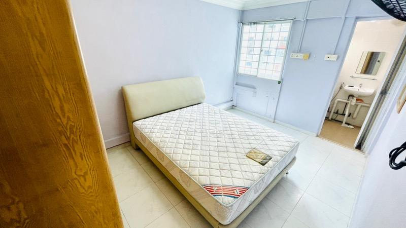 138 Bukit Batok West Avenue 6 HDB Apartment For Rent, $3,8002 Bath 11,345 sqft $0.33 psf