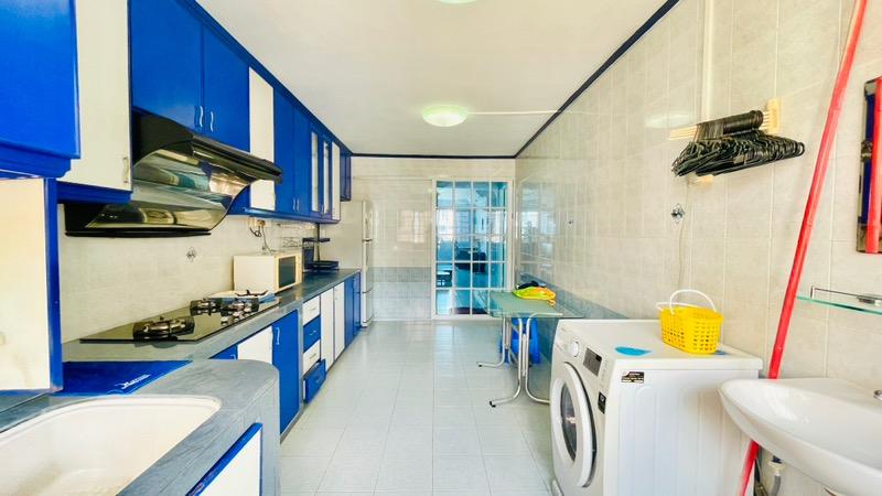 138 Bukit Batok West Avenue 6 HDB Apartment For Rent, $3,8002 Bath 11,345 sqft $0.33 psf