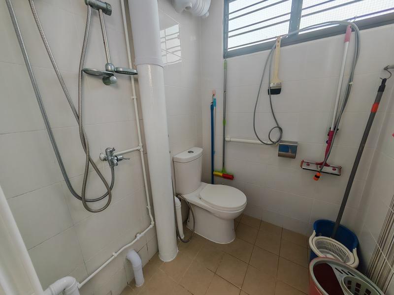 138 Bukit Batok West Avenue 6 HDB Apartment For Rent, $3,8002 Bath 11,345 sqft $0.33 psf