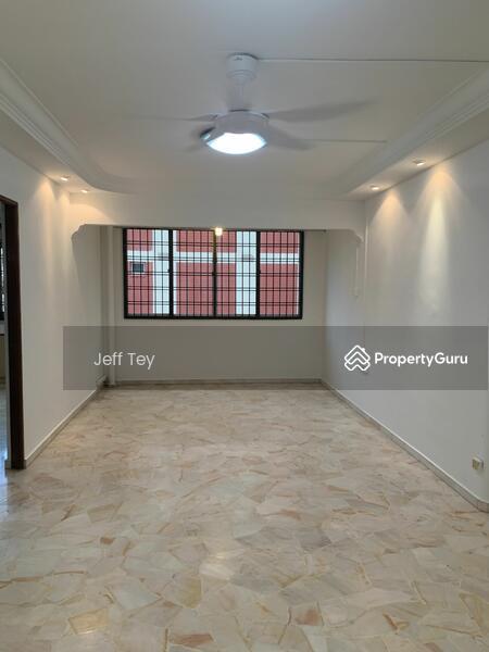 304 Tampines Street 32 HDB Flat | D18 Tampines | Prop-GPT the AI-Powered Property Guru