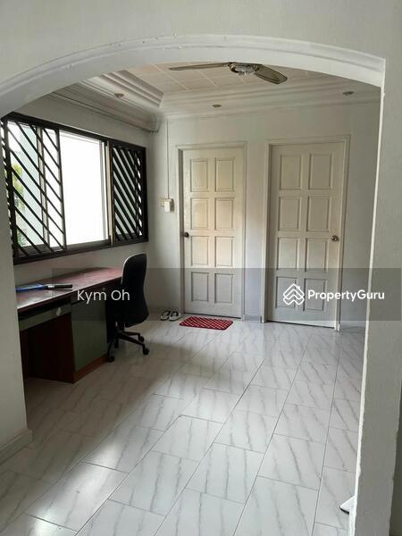 Prop-GPT: HDB Flat: D27 Yishun 824 Yishun Street 81