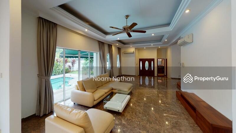 Prop-GPT: Bungalow: D05 West Coast West Coast renovated Bungalow with a Pool