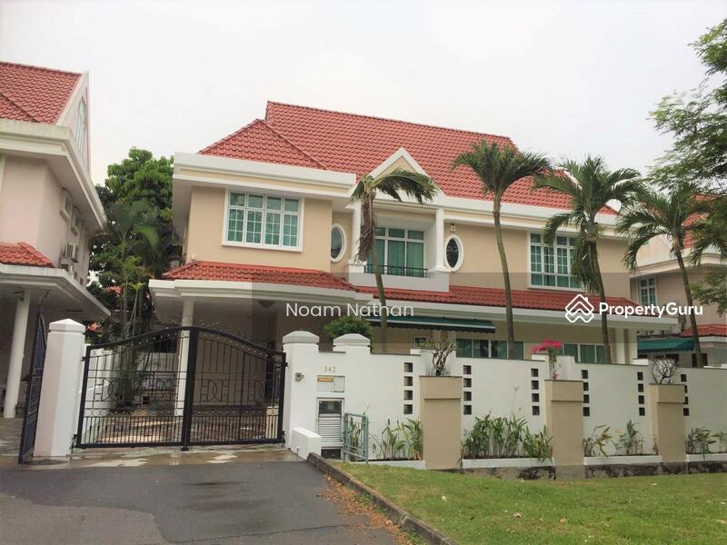 West Coast renovated Bungalow with a Pool