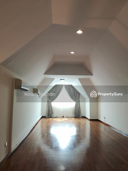 West Coast renovated Bungalow with a Pool