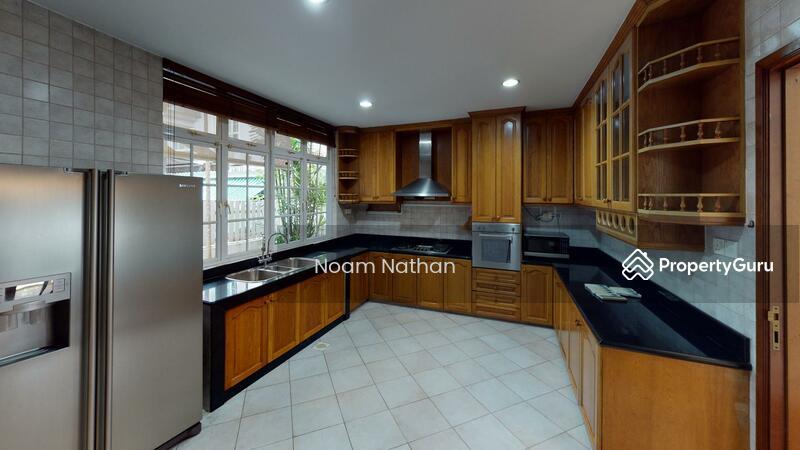 West Coast renovated Bungalow with a Pool