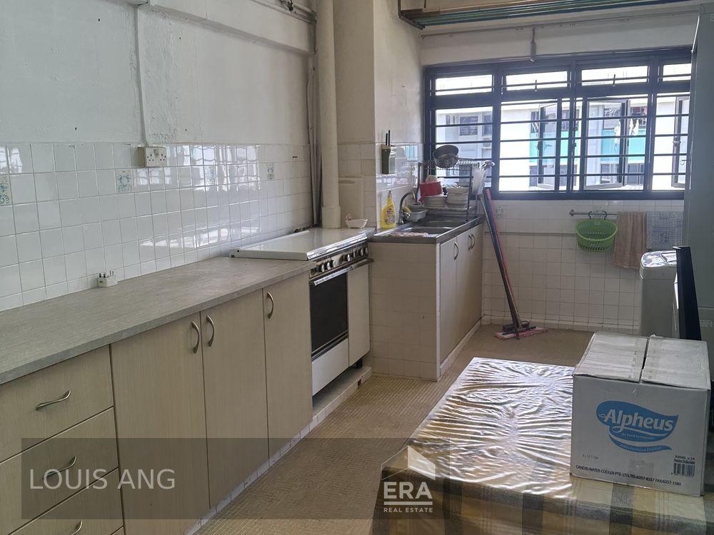 Prop-GPT: HDB - 2 room: D05 Clementi 307 Clementi Avenue 4