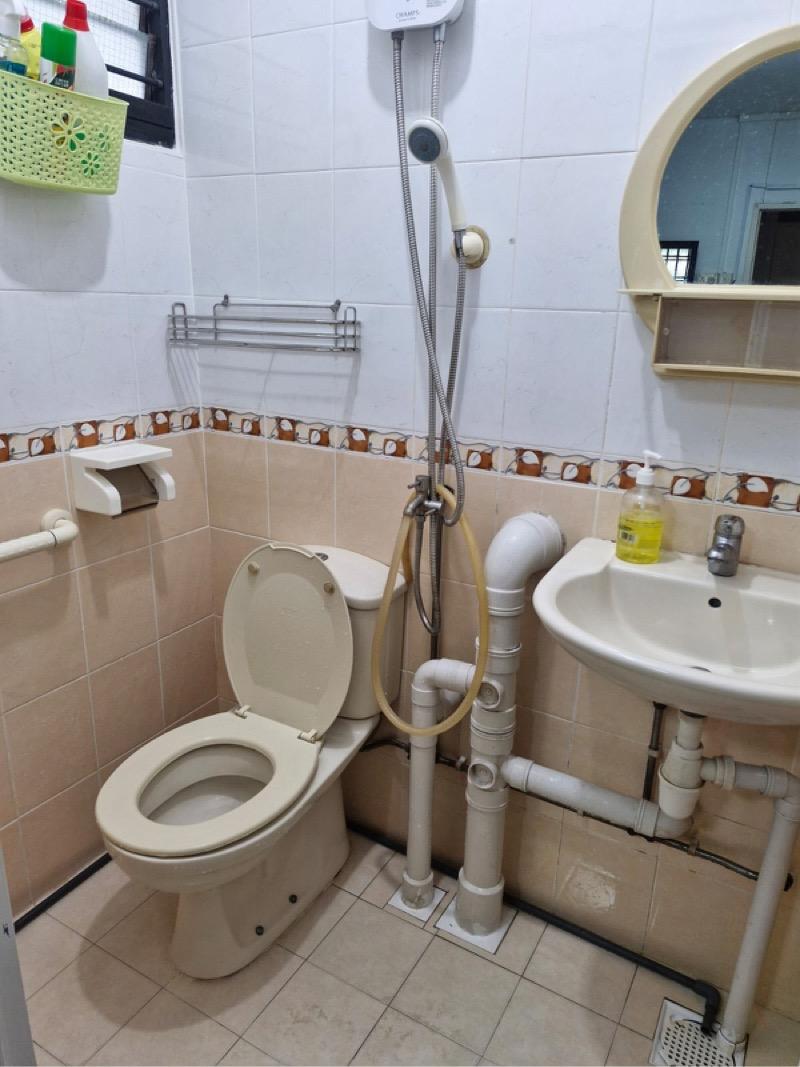 214 Ang Mo Kio Avenue 3 HDB Apartment Room Rental, $1,250, 1 Bed 1 Bath 721 sqft $1.73 psf HDB Apartment | D20 Ang Mo Kio | Prop-GPT the AI-Powered Property Guru