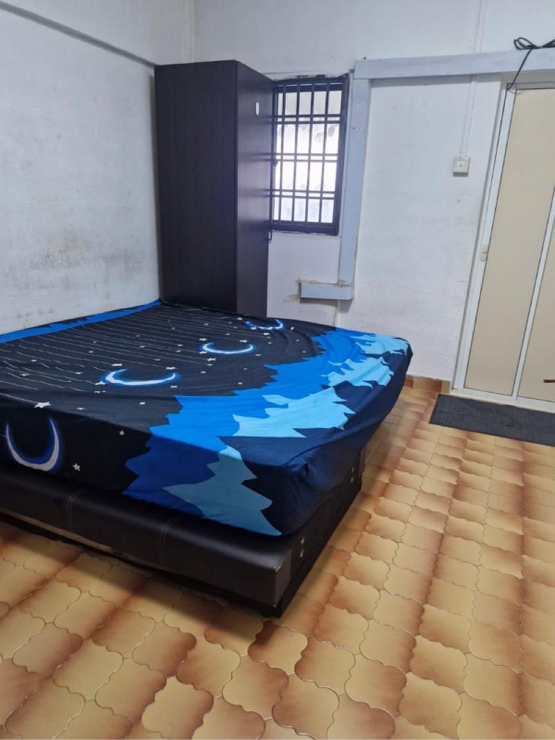 214 Ang Mo Kio Avenue 3 HDB Apartment Room Rental, $1,250, 1 Bed 1 Bath 721 sqft $1.73 psf