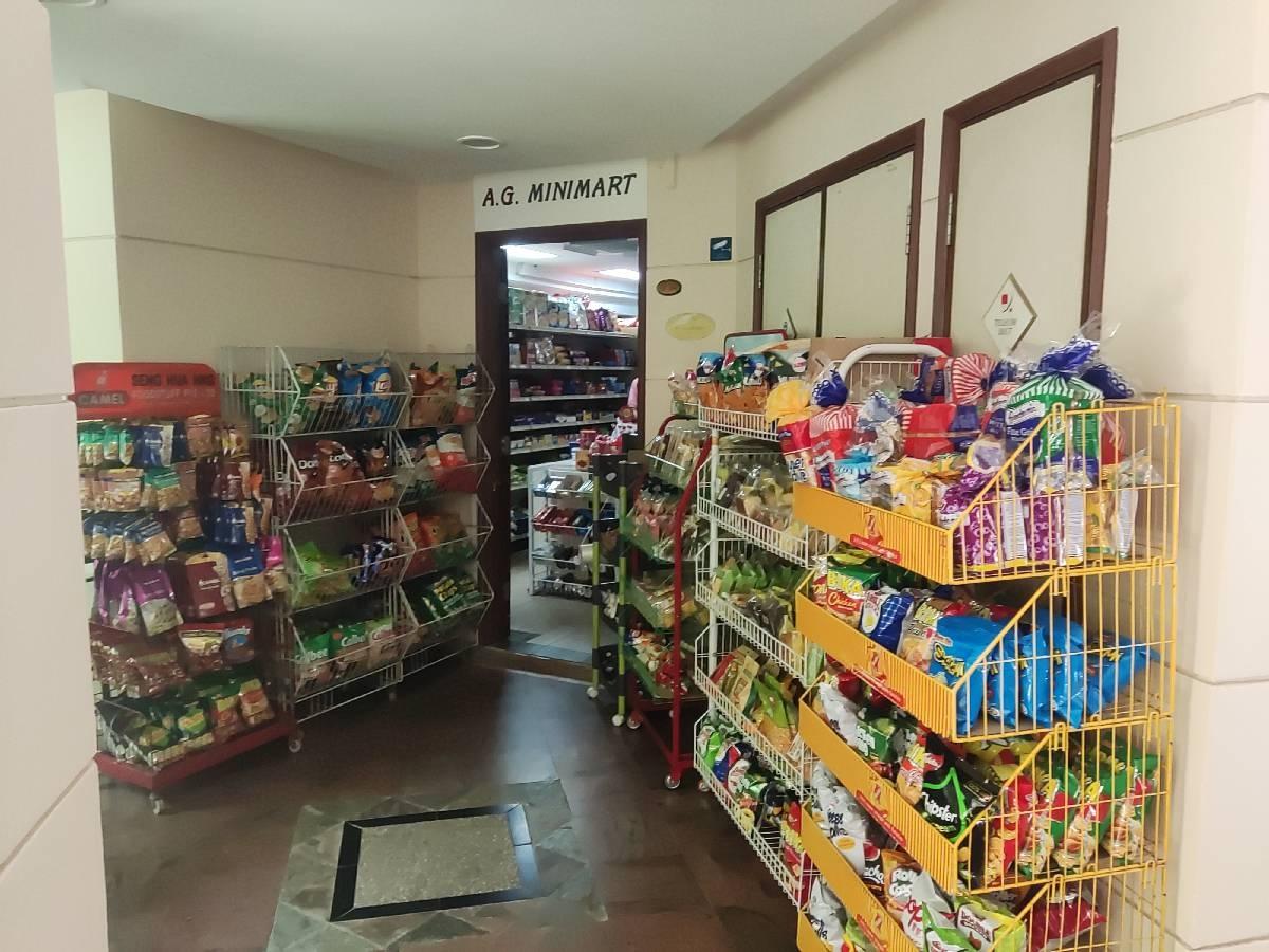 Avila Gardens Condominium Room Rental, $1,300, 1 Bed 1 Bath 135 sqft $9.63 psf