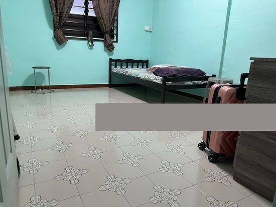 Prop-GPT: HDB Apartment: D22 Jurong 101 Jurong East Street 13