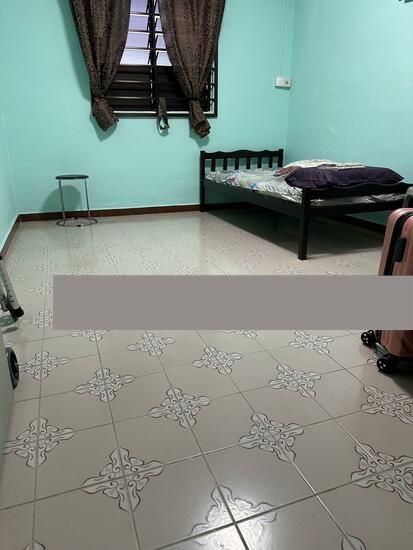 101 Jurong East Street 13 HDB Apartment Room Rental, $800, 1 Bed 1 Bath 150 sqft $5.33 psf