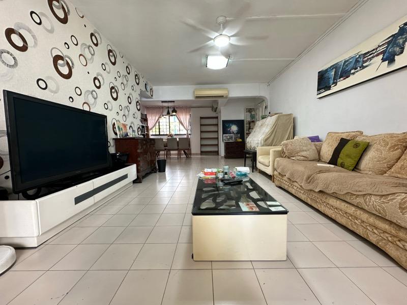 305 Jurong East Street 32 HDB Apartment Room Rental, $900, 1 Bed 1 Bath 107 sqft $8.41 psf