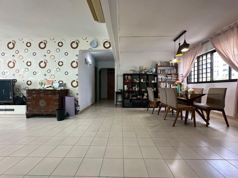 305 Jurong East Street 32 HDB Apartment Room Rental, $900, 1 Bed 1 Bath 107 sqft $8.41 psf
