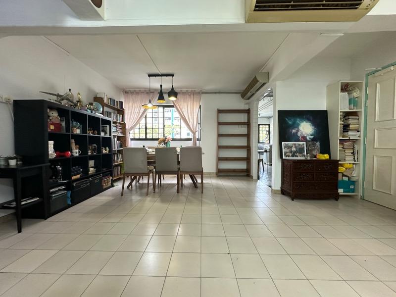 305 Jurong East Street 32 HDB Apartment Room Rental, $900, 1 Bed 1 Bath 107 sqft $8.41 psf
