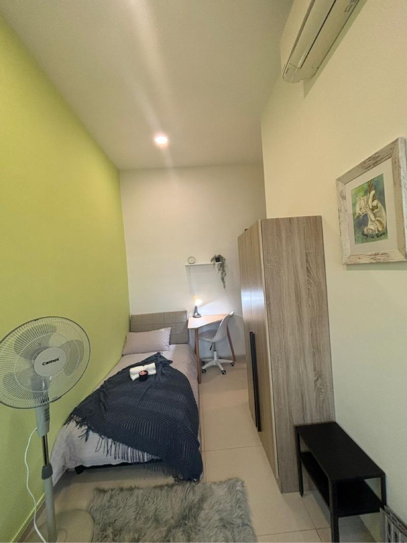 Avila Gardens Condominium Room Rental, $1,799, 1 Bed 1 Bath 250 sqft $7.20 psf