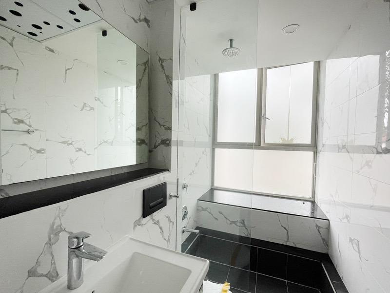 DLV Condominium For Rent, $7,8002 Bath 1,948 sqft $4.00 psf