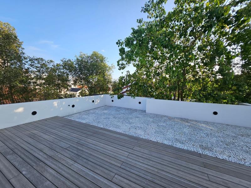 DLV Condominium For Rent, $7,8002 Bath 1,948 sqft $4.00 psf