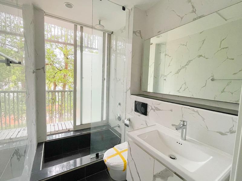 DLV Condominium For Rent, $7,8002 Bath 1,948 sqft $4.00 psf