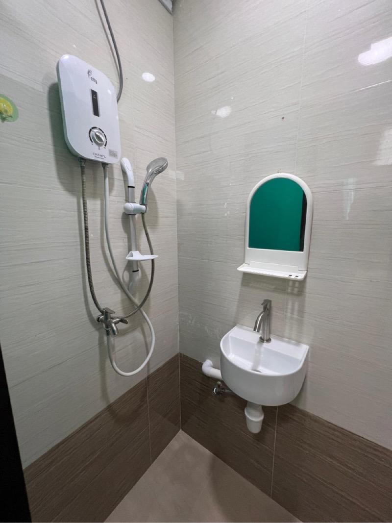 Changi Court Condominium Room Rental, $1,000, 1 Bed 1 Bath 110 sqft $9.09 psf