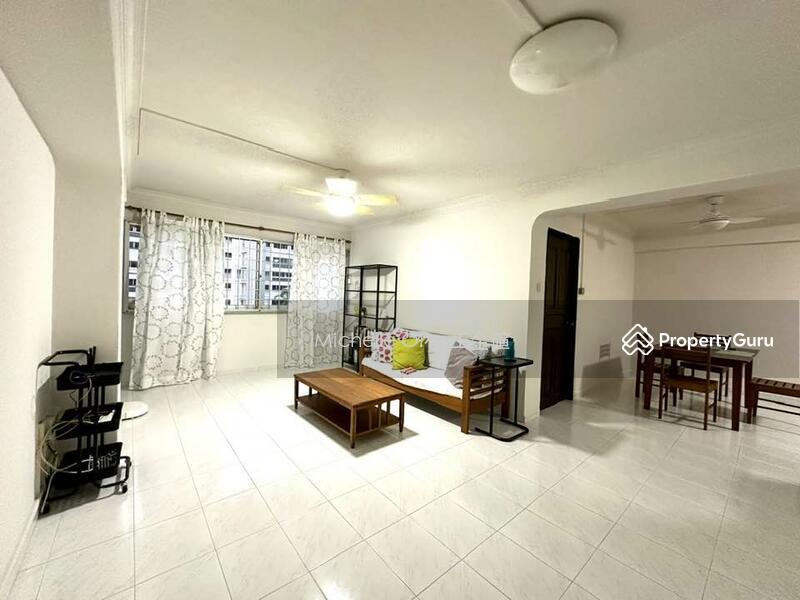 Prop-GPT: HDB Flat: D18 Pasir Ris 115 Pasir Ris Street 11