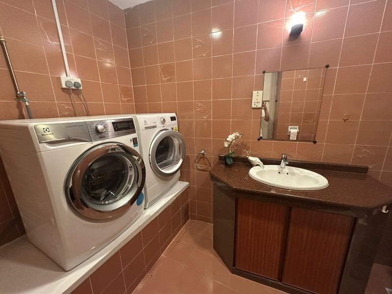 Loyang Valley Condominium Room Rental, $1,668, 1 Bed 1 Bath 250 sqft $6.67 psf