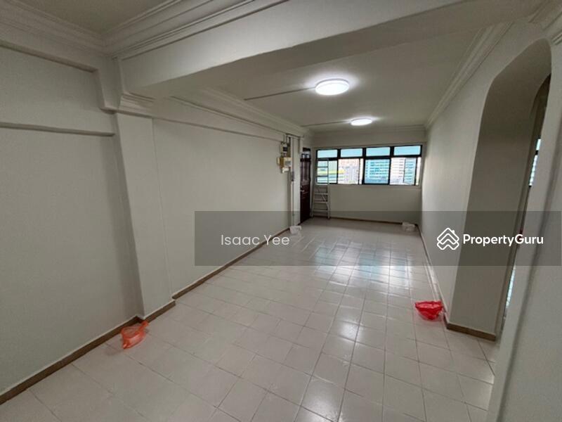 Prop-GPT: HDB Flat: D04 Telok Blangah 18 Telok Blangah Crescent