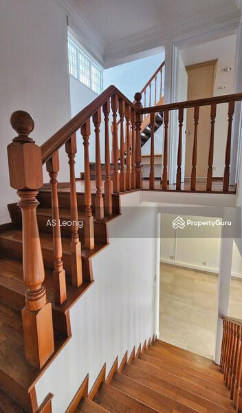 Cosy Family Home with Pool Near Australian American French School