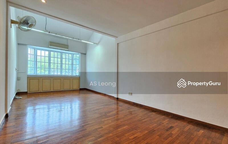 Cosy Family Home with Pool Near Australian American French School