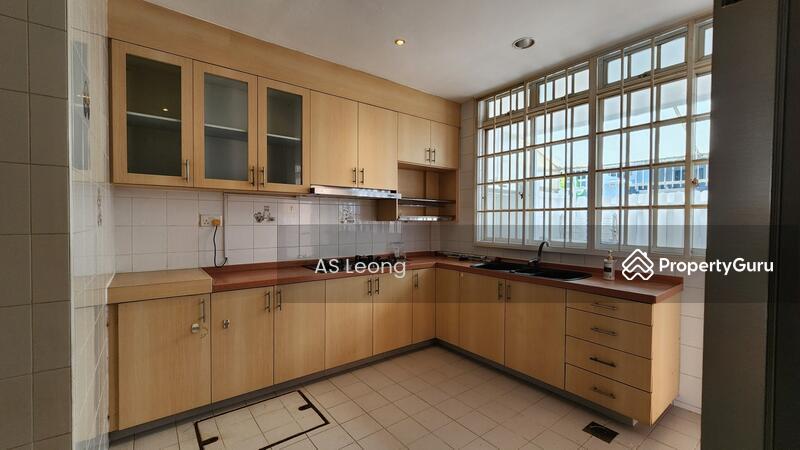 Cosy Family Home with Pool Near Australian American French School