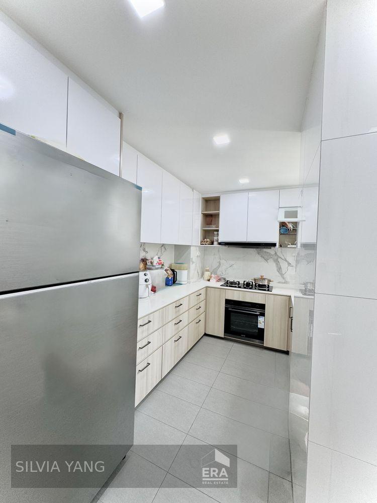 Prop-GPT: Condominium: D10 Grange Road Kellock Lodge